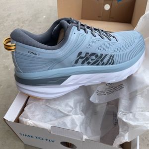 Hoka Bondi 7 in blue fog. New with tags.